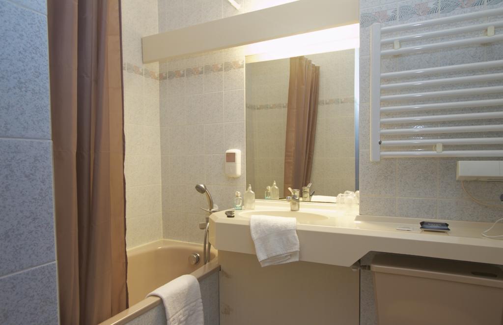 Hotel Sully Ножан-льо-Ротру Стая снимка