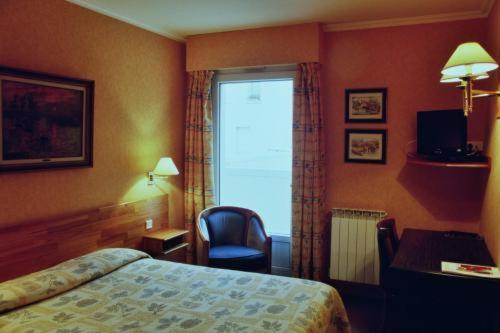 Hotel Sully Ножан-льо-Ротру Стая снимка